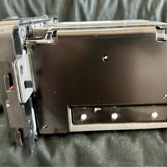 CHEVROLET AVALANCHE 1500 AM FM CD PLAYER RADIO RECEIVER - Picture 4 of 4